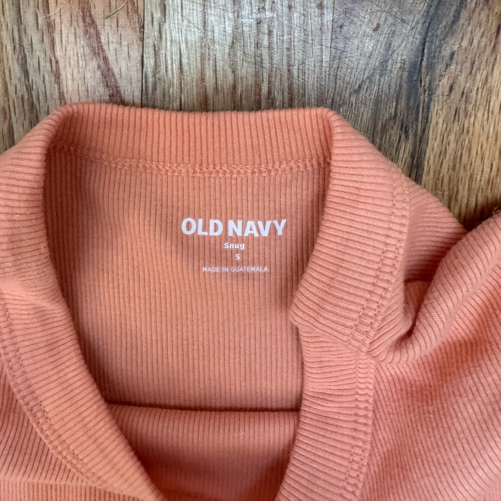 Old Navy Ribbed Tee - Picture 2 of 3